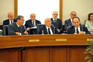 Il Presidente Giorgio Napolitano nel momento in cui dichiara aperta la seduta plenaria del Consiglio Superiore della Magistratura