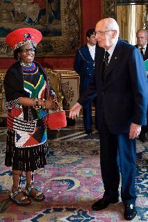 Il Presidente Giorgio Napolitano con S.E. la Signora Thenjiwe Ethel Mtinsto, nuovo Ambasciatore della Repubblica del Sud Africa, in occasione della presentazione delle Lettere Credenziali