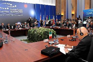 Il Presidente Giorgio Napolitano al tavolo di lavoro del XVI Vertice dei Capi di Stato dei Paesi dell'Europa Centrale