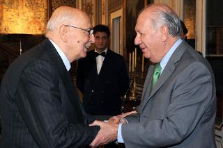 Il Presidente Giorgio Napolitano accoglie il Sig. Ricardo Lagos, già Presidente della Repubblica del Cile, nel suo studio al Quirinale