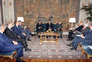Il Presidente Giorgio Napolitano con Luigi Giampaolino, Presidente dell'Autorità per la Vigilanza sui contratti pubblici di Lavori, Servizi e Fornitura, accompagnato dalla Delegazione, durante i colloqui