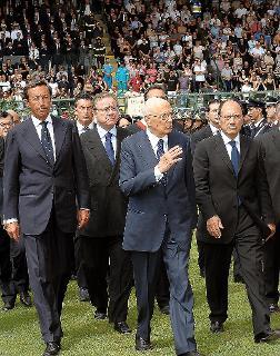 Il Presidente Giorgio Napolitano accompagnato dai Presidenti di Senato e Camera, Schifani e Fini e dal Ministro dei Trasporti, Matteoli all'arrivo nello stadio dei Pini per presenziare alle solenni esequie delle vittime dell'incidente ferroviario