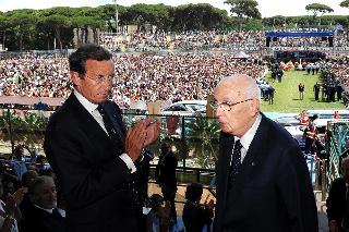Il Presidente Giorgio Napolitano con Gianfranco Fini, Presidente della Camera al termine delle esequie per le vittime dell'incidente ferroviario