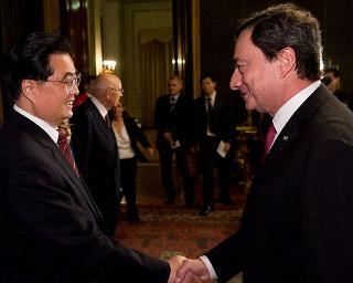 Il Presidente della Repubblica Popolare Cinese Hu Jintao con il Governatore della Banca d'Italia Mario Draghi, in occasione del pranzo di Stato