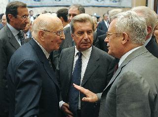 Il Presidente Giorgio Napolitano, nella foto con Giulio Tremonti, Ministro dell'Economia e delle Finanze, Fulvio Conti Presidente dell'Enel e Gianfranco Fini Presidente della Camera in occasione del convegno dell'Associazione Italiadecide: "Le Politiche pubbliche per le infrastrutture di interesse nazionale"