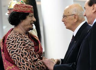Il Presidente Napolitano con Muammar Al-Gheddafi