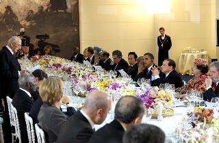 Il Presidente Giorgio Napolitano durante il suo indirizzo di saluto ai partecipanti al pranzo ufficiale