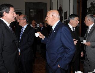 Il Presidente Giorgio Napolitano insieme al Governatore della Banca d'Italia, Mario Draghi al Ministro dell'Economia Giulio Tremonti ed al Presidente della CONSOB Lamberto Cardia, durante la cerimonia di presentazione della relazione annuale