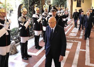 Il Presidente Giorgio Napolitano riceve gli onori militari al termine della visita alla Caserma &quot;Magg. Alessandro Negri di Sanfront&quot;