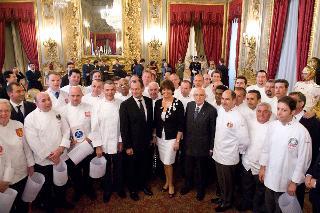 Il Presidente Giorgio Napolitano al termine dell'incontro con una delegazione di cuochi partecipanti alla manifestazione &quot;Chef des Chefs&quot;