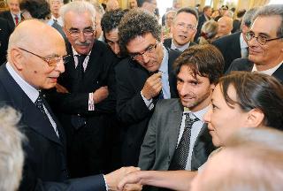 Il Presidente Giorgio Napolitano si intrattiene con alcuni giornalisti al termine della cerimonia del &quot;Ventaglio&quot;