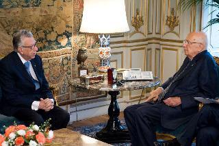Il Presidente Giorgio Napolitano durante l'incontro con Tullio Lazzaro, Presidente della Corte dei conti, e i componenti il nuovo Consiglio di Presidenza della Corte