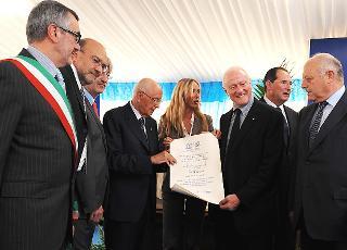 Il Presidente Napolitano con i rappresentanti delle istituzioni regionali e locali alla cerimonia celebrativa delle Dolomiti Patrimonio Mondiale dell'Umanità