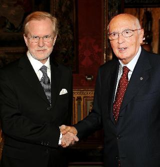 Il Presidente Giorgio Napolitano con S.E. James Fox, nuovo Ambasciatore del Canada,in occasione della presentazione delle Lettere Credenziali