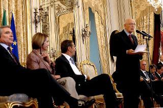 Il Presidente Giorgio Napolitano con i Presidenti Gianfranco Fini, Nancy Pelosi e Berenard Accoyer durante il suo intervento in occasione dell'incontro con i Presidenti delle Camere dei Paesi partecipanti al G8