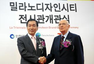 Il Presidente Giorgio Napolitano con il Sindaco di Incheon AHN Sang-soo in occasione dell'incontro alla sede del progetto Milano Design City