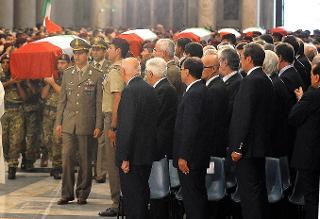 Il Presidente Giorgio Napolitano con le alte cariche dello Stato ai funerali solenni nella Basilica di San Paolo fuori le Mura