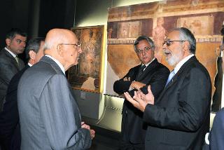 Il Presidente Giorgio Napolitano alla Mostra &quot;La pittura di un Impero&quot; illustrata dal curatore Prof. Eugenio La Rocca