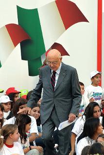 Il Presidente Giorgio Napolitano al termine del suo intervento in occasione dell'apertura dell'anno scolastico