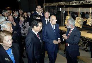 Il Presidente Giorgio Napolitano con la moglie Clio, il Presidente del Partito della Provincia del Shaanxi, Li Jianguo ed il Prof.Maurizio Scarpari, durante la visita in anteprima alla Mostra sulla Cina alle scuderie del Quirinale.