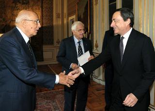 Il Presidente Giorgio Napolitano con il Governatore della Banca d'Italia Mario Draghi, in occasione della presentazione delle iniziative dell'Istituto relative al 150°anniversario dell'Unità d'Italia