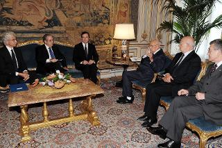 Il Presidente Giorgio Napolitano con i vertici della Banca d'Italia, in occasione della presentazione delle iniziative dell'Istituto relative al 150°anniversario dell'Unità d'Italia