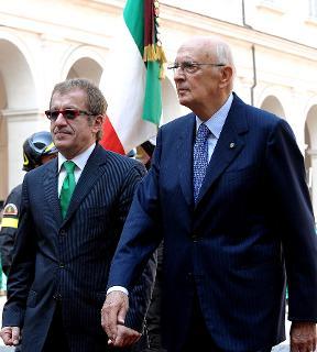 Il Presidente Giorgio Napolitano con il Ministro dell'Interno, Roberto Maroni, alla cerimonia per il 70° anniversario di fondazione del Corpo Nazionale dei Vigili del Fuoco