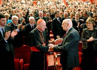 Il Presidente Giorgio Napolitano saluta il Cardinale Severino Poletto all'arrivo al Teatro Reggio, in occasione del 100° anniversario della nascita di Norberto Bobbio