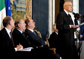 Il Presidente Giorgio Napolitano, nella foto con Federico Barbiellini Amidei, Lorenzo del Boca ed Augusto Rollandin, in occasione della celebrazione della Giornata dell'Informazione
