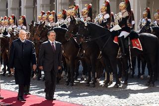 Il Presidente Giorgio Napolitano e S.M. il Re del Regno Hashemita di Giordania Abdullah II Ibn Al Hussein passano in rassegna il picchetto d'onore del Reggimento Corazzieri