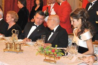 Il Presidente Giorgio Napolitano, Sua Maestà il Re Abdullah II Ibn Hussein del Regno Hashemita di Giordania e le consorti durante il pranzo di Stato
