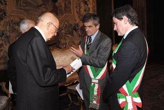 Il Presidente Giorgio Napolitano con Sergio Chiamparino, Presidente dell'Associazione Nazionale Comuni Italiani, ed il Sindaco di Roma Giovanni Alemanno