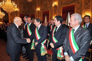 Il Presidente Giorgio Napolitano in un momento dell'incontro con una delegazione dell'Associazione Nazionale Comuni Italiani