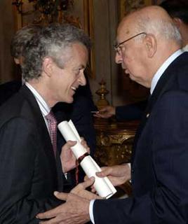 Il Presidente Giorgio Napolitano con il Giornalista Federico Rampini, premiato in occasione della cerimonia di consegna dei Premi &quot;Saint-Vincent di Girnalismo&quot;.