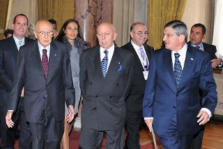 Il Presidente Giorgio Napolitano con i membri dell'Associazione Ebraica Keren Hayesod, poco prima della cerimonia
