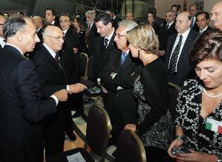 Il Presidente Giorgio Napolitano saluta i nostri connazionali presenti in Ambasciata, al termine dell'incontro con il Presidente della Repubblica Libanese