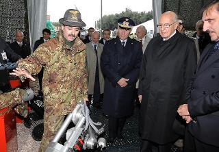 Il Presidente Giorgio Napolitano visita la Mostra delle Forze Armate allestita al Circo Massimo