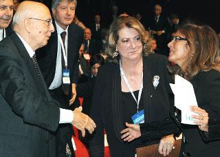 Il Presidente Giorgio Napolitano saluta Emma Marcegaglia al termine della cerimonia della VII Giornata della Ricerca di Confindustria sul tema &quot;Cresce chi Innova!&quot;