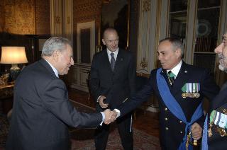 Il Presidente della Repubblica incontra il Capitano di Vascello Franco Cisternino e il Contrammiraglio Roberto Oronzo Frascaro, rispettivamente Direttore dell'Ufficio di Segreteria del Consiglio supremo di difesa uscente ed entrante