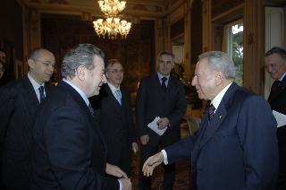 Il Presidente della Repubblica riceve Paolo Terribile, Presidente del Club dei Distretti Italiani, con una delegazione dell'Associazione: per presentare la "Guida ai Distretti Italiani 2005-2006"