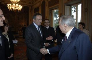 Il Presidente della Repubblica riceve Paolo Terribile, Presidente del Club dei Distretti Italiani, con una delegazione dell'Associazione: per presentare la "Guida ai Distretti Italiani 2005-2006"