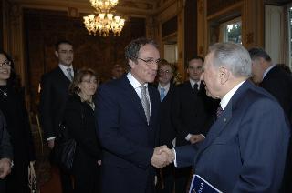 Il Presidente della Repubblica riceve Paolo Terribile, Presidente del Club dei Distretti Italiani, con una delegazione dell'Associazione: per presentare la "Guida ai Distretti Italiani 2005-2006"