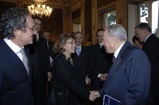 Il Presidente della Repubblica riceve Paolo Terribile, Presidente del Club dei Distretti Italiani, con una delegazione dell'Associazione: per presentare la "Guida ai Distretti Italiani 2005-2006"