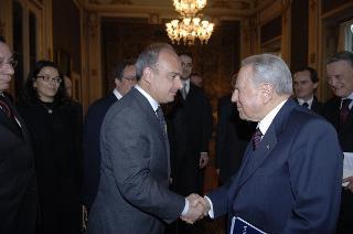 Il Presidente della Repubblica riceve Paolo Terribile, Presidente del Club dei Distretti Italiani, con una delegazione dell'Associazione: per presentare la "Guida ai Distretti Italiani 2005-2006"