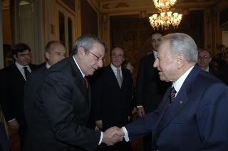 Il Presidente della Repubblica riceve Paolo Terribile, Presidente del Club dei Distretti Italiani, con una delegazione dell'Associazione: per presentare la "Guida ai Distretti Italiani 2005-2006"