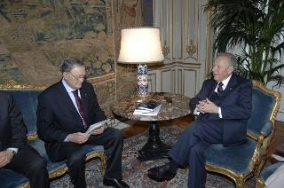 Il Presidente della Repubblica riceve Paolo Terribile, Presidente del Club dei Distretti Italiani, con una delegazione dell'Associazione: per presentare la "Guida ai Distretti Italiani 2005-2006"