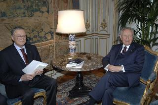 Il Presidente della Repubblica riceve Paolo Terribile, Presidente del Club dei Distretti Italiani, con una delegazione dell'Associazione: per presentare la "Guida ai Distretti Italiani 2005-2006"