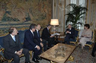 Il Presidente della Repubblica riceve Paolo Terribile, Presidente del Club dei Distretti Italiani, con una delegazione dell'Associazione: per presentare la "Guida ai Distretti Italiani 2005-2006"