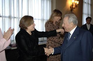Incontro del Presidente della Repubblica con le donne insignite di onorificenze OMRI, distintesi nella cultura, nella scienza e nel sociale, in occasione della "Festa della Donna 2006"