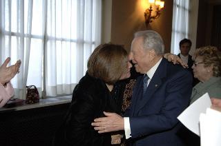 Incontro del Presidente della Repubblica con le donne insignite di onorificenze OMRI, distintesi nella cultura, nella scienza e nel sociale, in occasione della "Festa della Donna 2006"